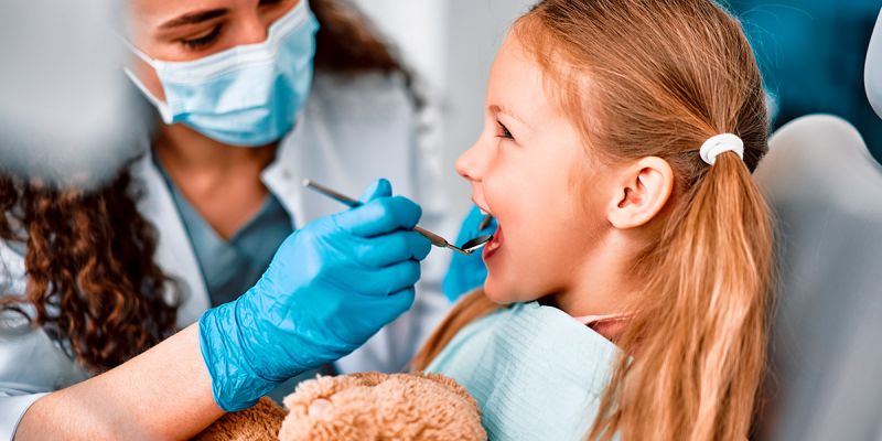 Черный налета на зубах ребенка - что делать?